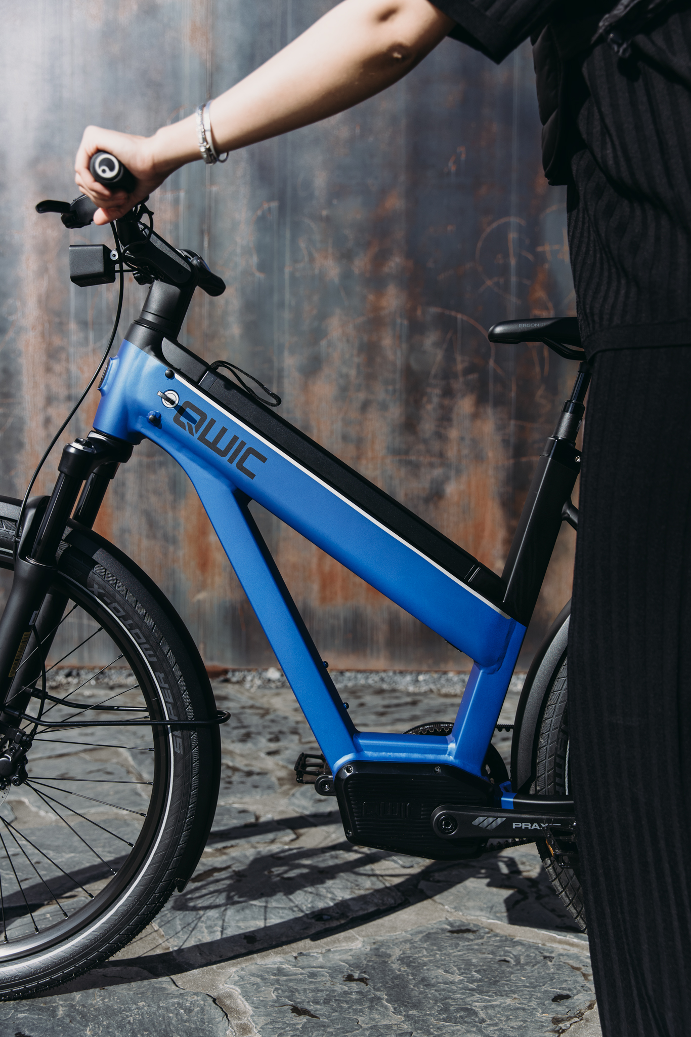 qwic-atlas-tour-adventure-e-bike-mit-mittelmotor-und-riemen image 5