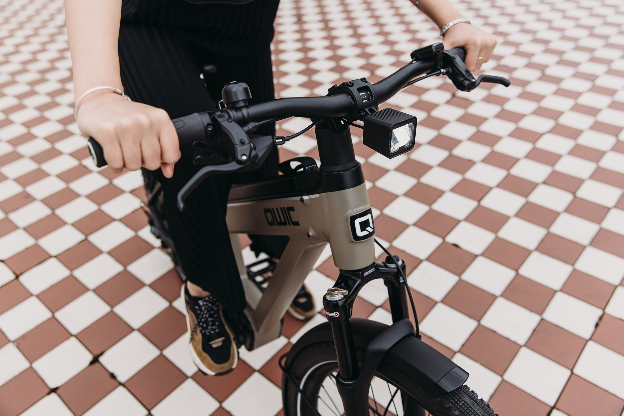 qwic-atlas-track-e-bike-mit-mittelmotor-und-kettenschaltung image 3
