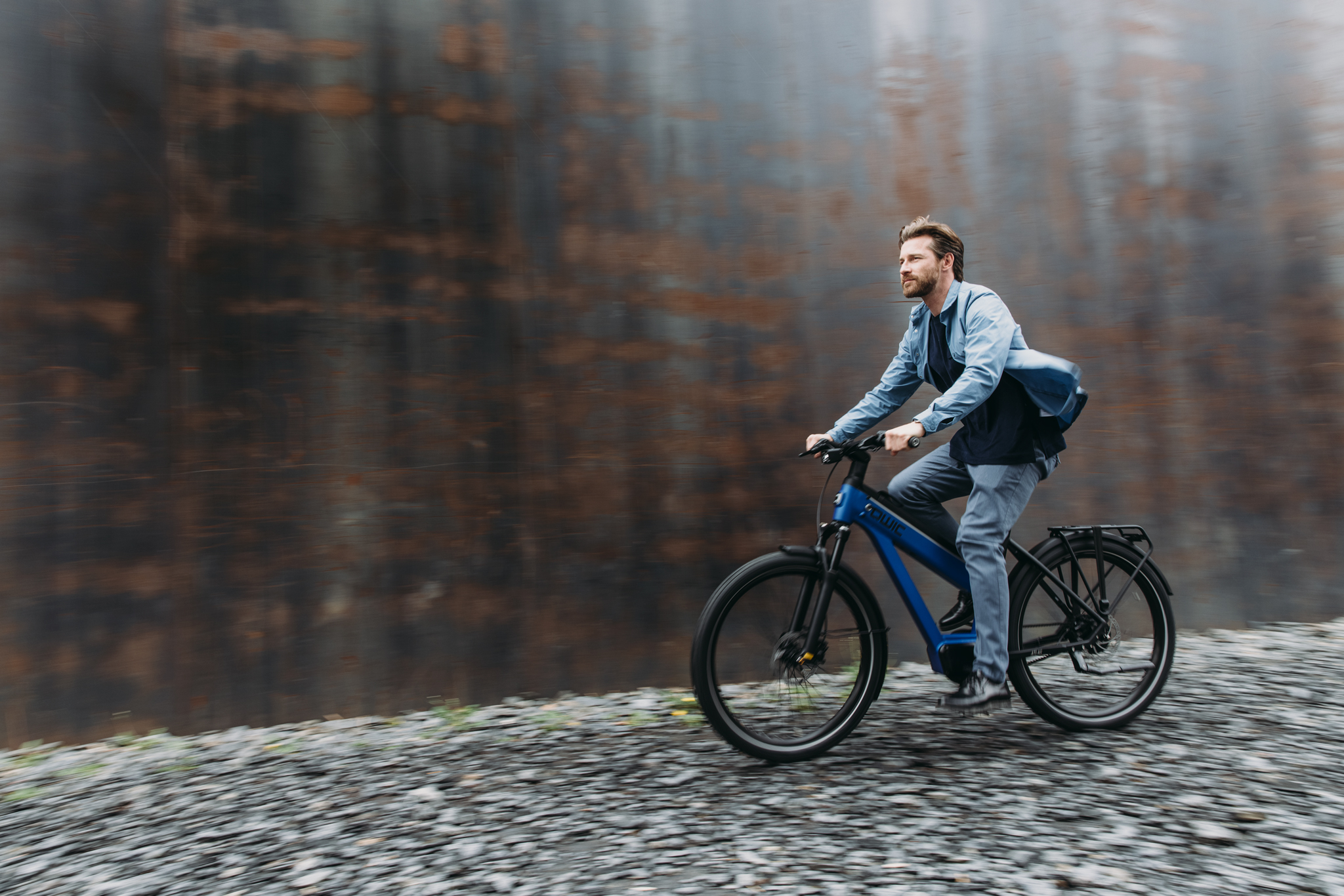 qwic-atlas-tour-adventure-e-bike-mit-mittelmotor-und-riemen image 2